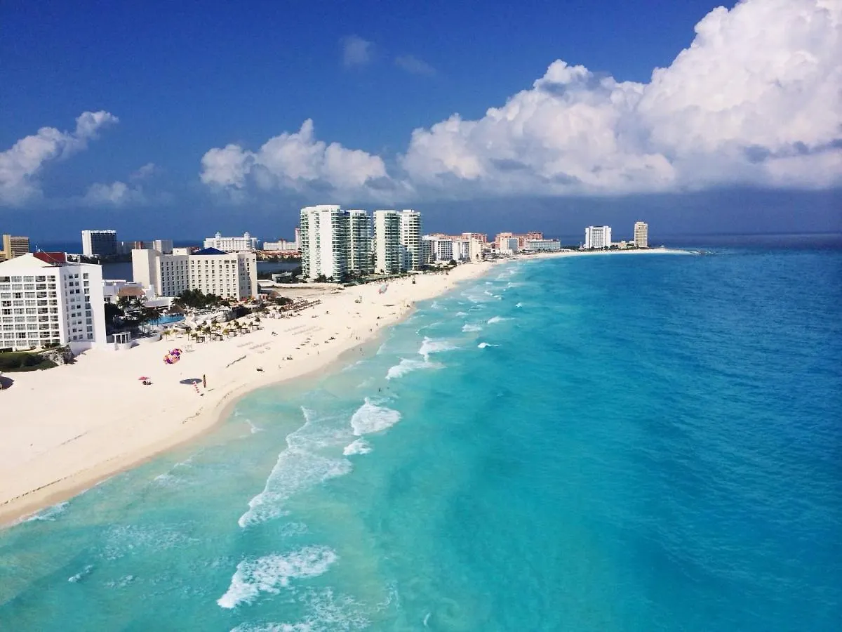 Swim Up Junior Suite Cancun